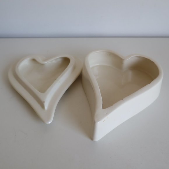 Vintage Heart Shaped Ceramic Jewelry Box - Picture 9 of 16